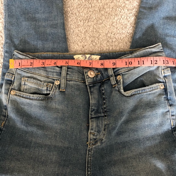 FREE PEOPLE DISTRESSED JEANS SIZE 26 - Picture 3 of 7